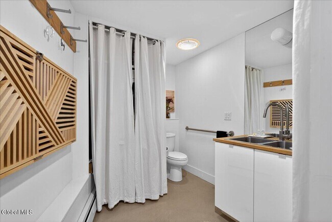 Building Photo - 5 Swanner Ln