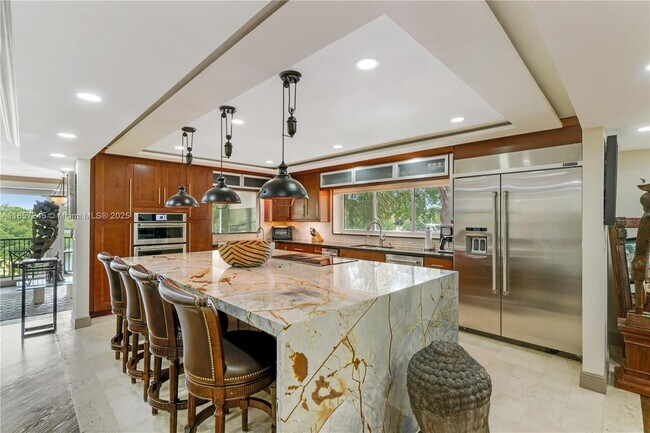 Building Photo - 6100 Paradise Point Dr