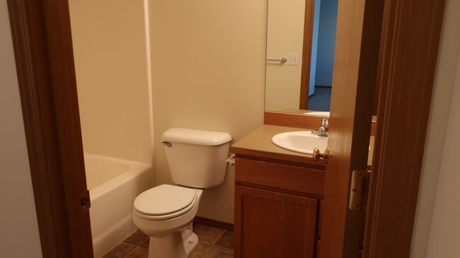 Building Photo - 60 Beacon Dr