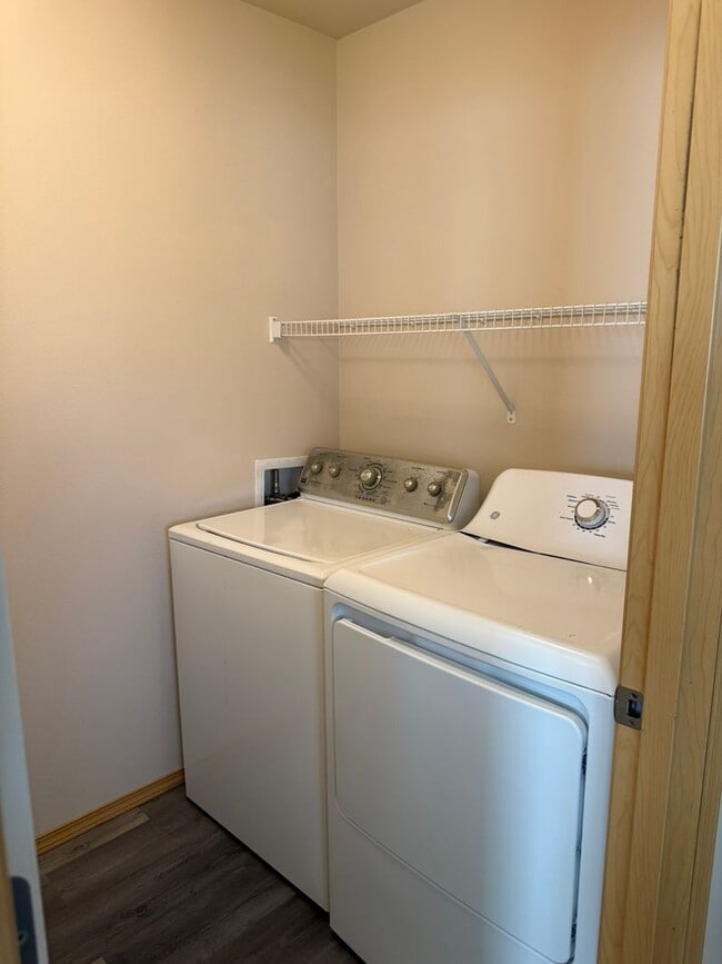 Building Photo - 3bd/2.25ba Maple Valley Home