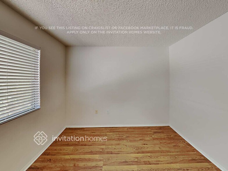 Building Photo - 501 N Red Rock St