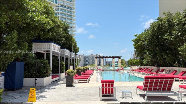 Building Photo - 150 Sunny Isles Blvd