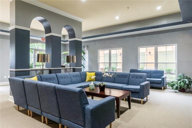 Building Photo - 10 Perimeter Summit Blvd