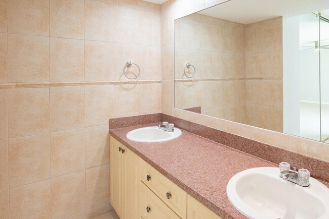 Building Photo - 1700 Embassy Dr