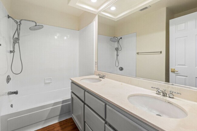 Building Photo - Stunning Home for Rent in Tierra Mesa, Sorrento Valley