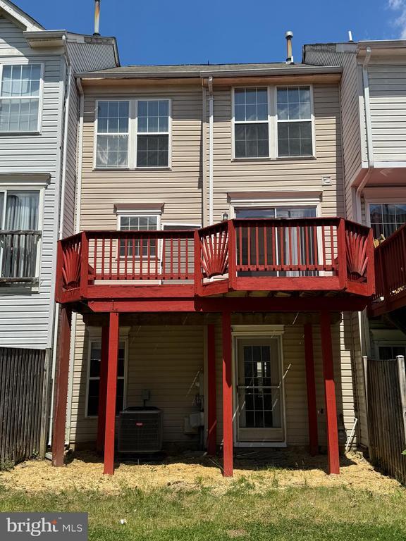 Building Photo - 6007 Rose Bay Dr