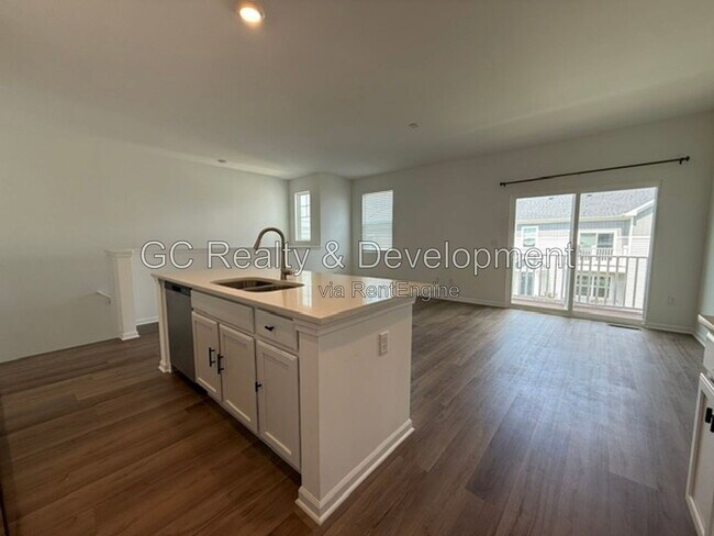 Building Photo - 249 Kingsport Dr
