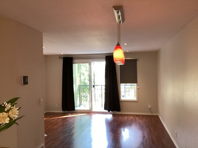 Building Photo - Charming Edmonds Condo with Two Garages and Modern Comforts