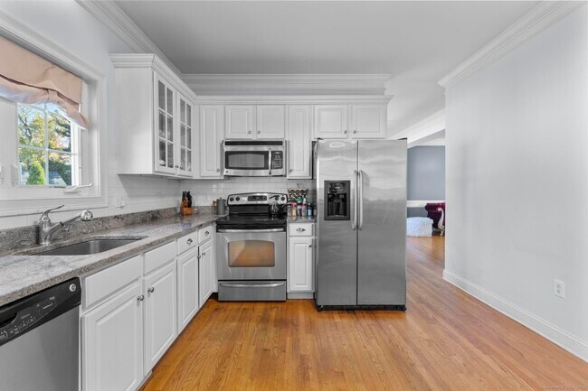 Building Photo - 240 Highland Ave