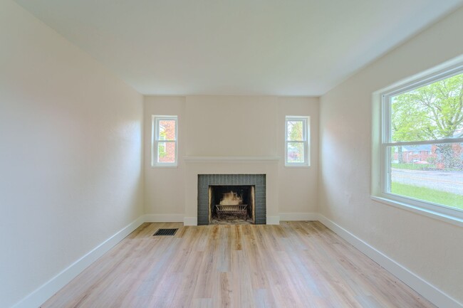 Building Photo - Charming 2-Bedroom Home in Dayton's Belmon...