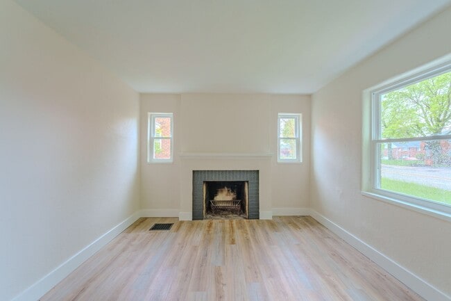 Building Photo - Charming 2-Bedroom Home in Dayton's Belmont Neighborhood