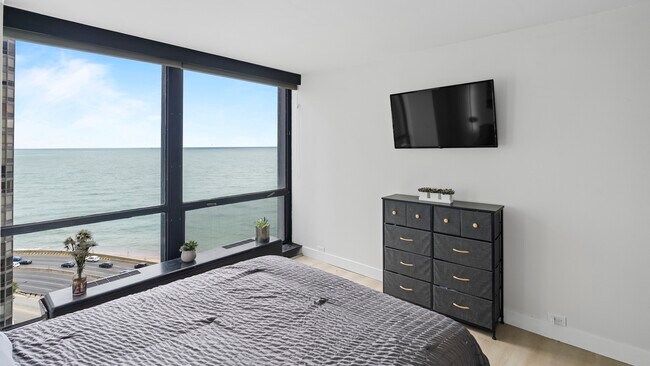 Building Photo - 900 N Lake Shore Dr