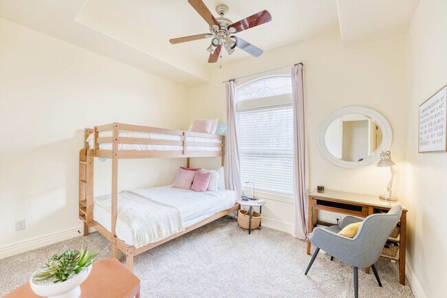 Building Photo - 13810 AR-16 Scenic