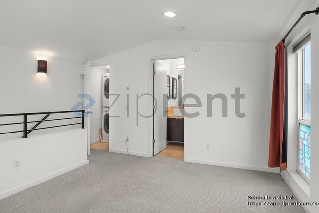 Building Photo - 3646 36th Ave S