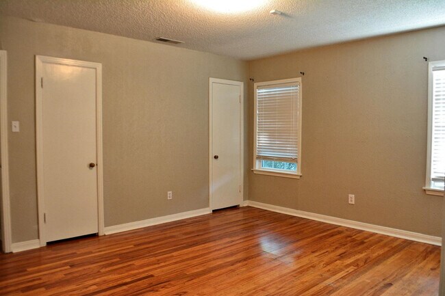 Building Photo - 3213 26th St