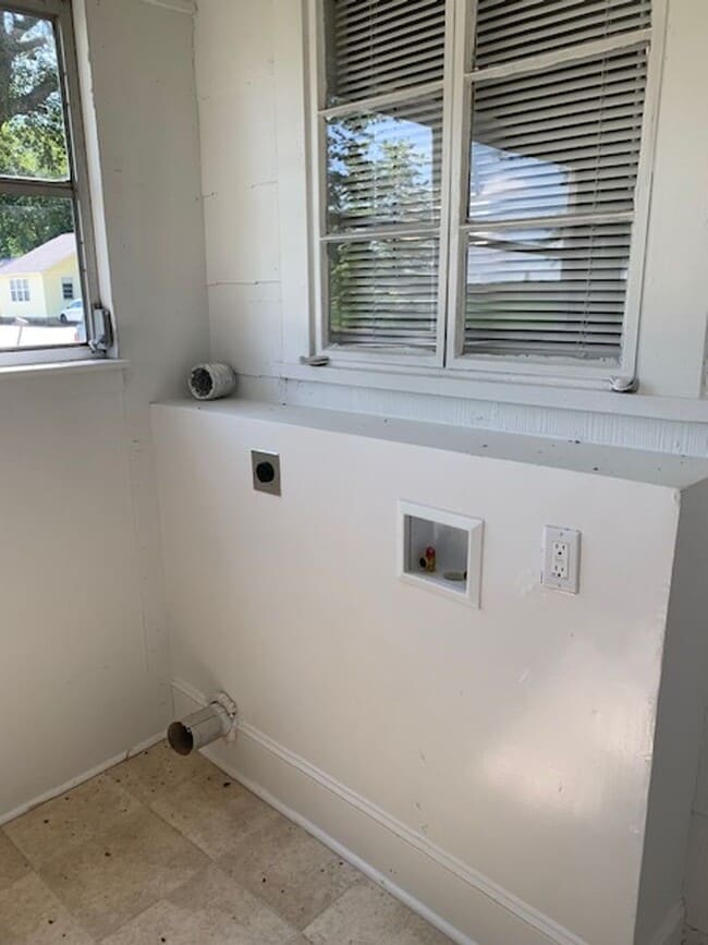 Building Photo - 1205 W Hwy 11