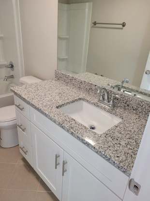 Building Photo - 348 Kingview Dr
