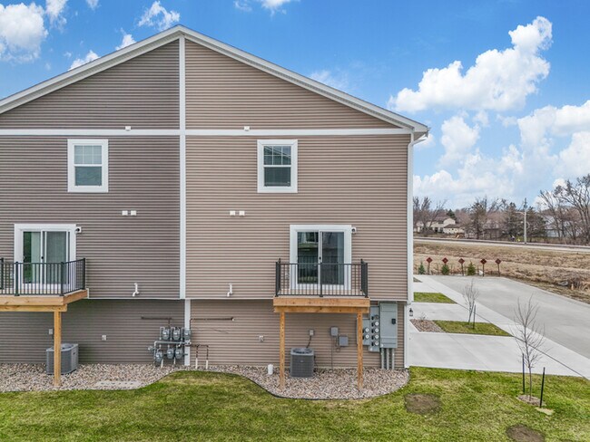Building Photo - 2633 NW Lois Lane