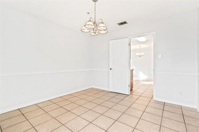 Building Photo - 1240 Lynchburg Ct