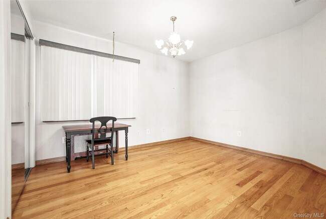 Building Photo - 77-16 Kew Forest Ln