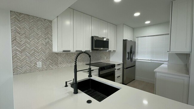 Building Photo - 4483 Luxemburg Ct