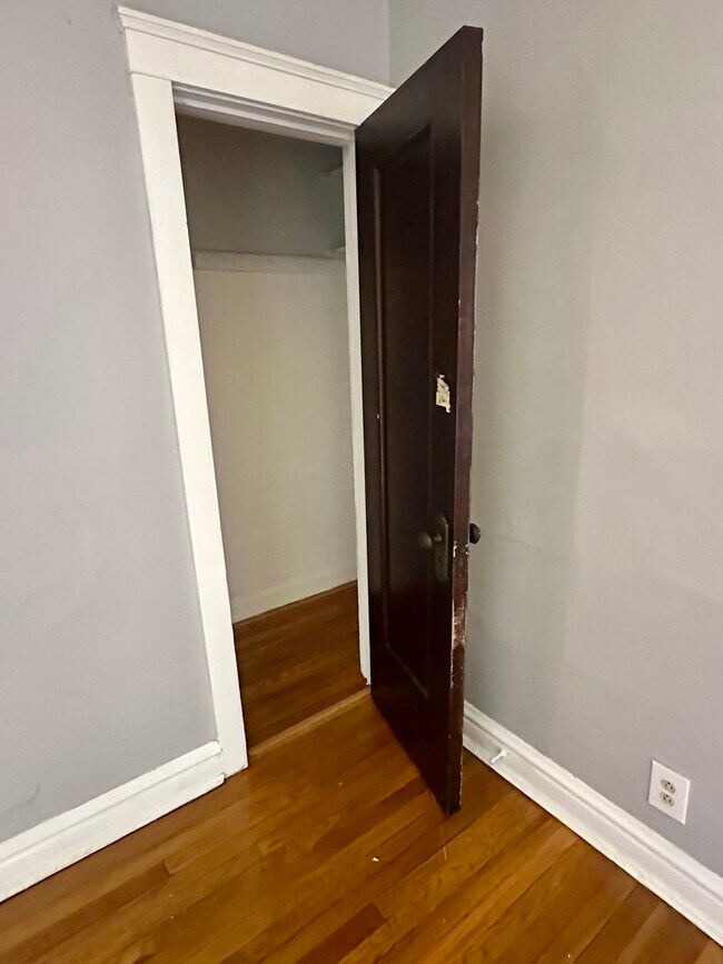 Building Photo - 5354 N Winthrop Ave