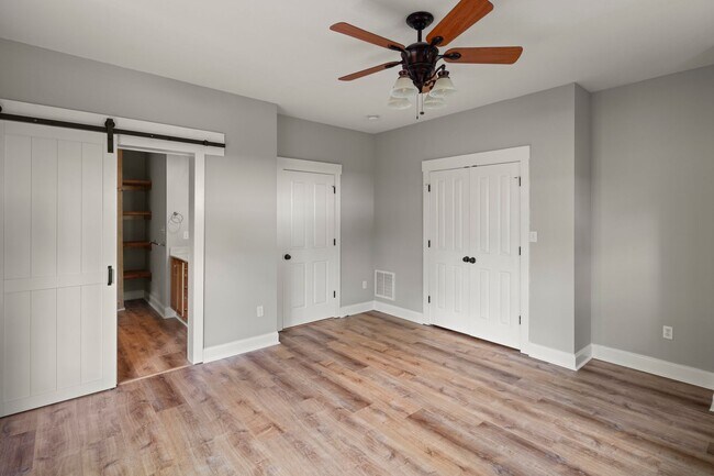 Building Photo - Beautiful Beaverdam Home