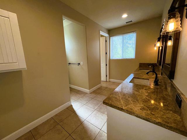 Building Photo - 2400 Kauana Loa Dr