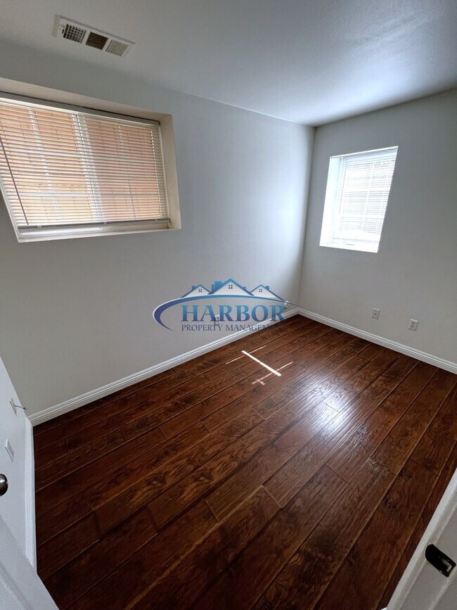 Building Photo - 1322 Harmony Way