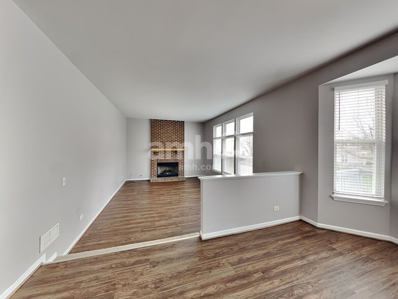 Building Photo - 9781 Chetwood Dr