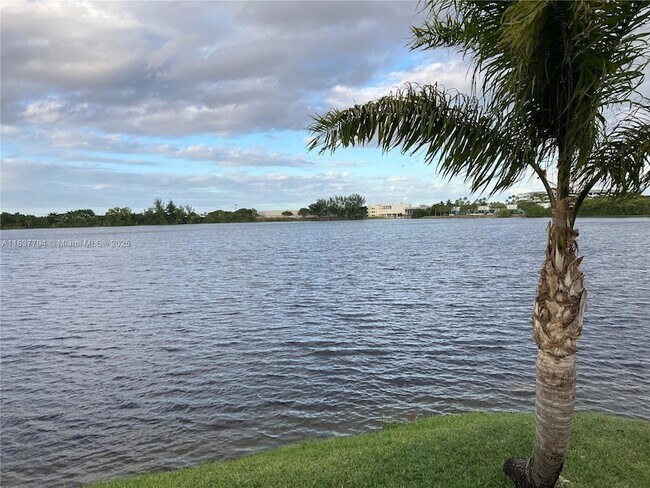 Building Photo - 15405 Miami Lakeway N