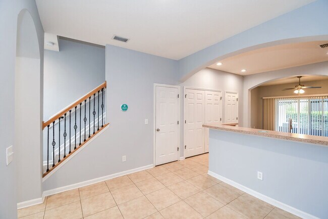 Building Photo - 13019 Sunset Lake Dr