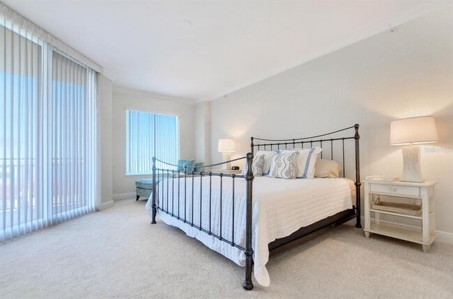 Building Photo - 5823 Bowen Daniel Dr