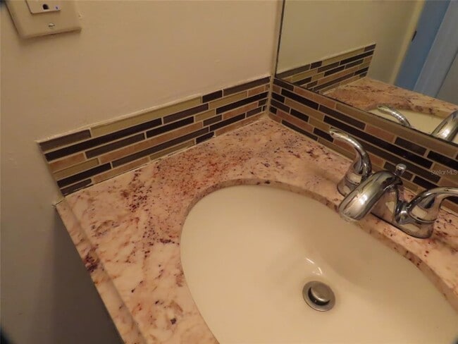 Building Photo - 104 Creekside Way