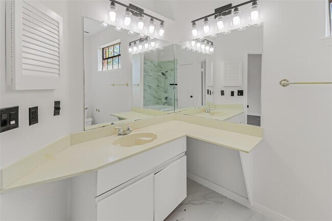 Building Photo - 8888 Benning Dr