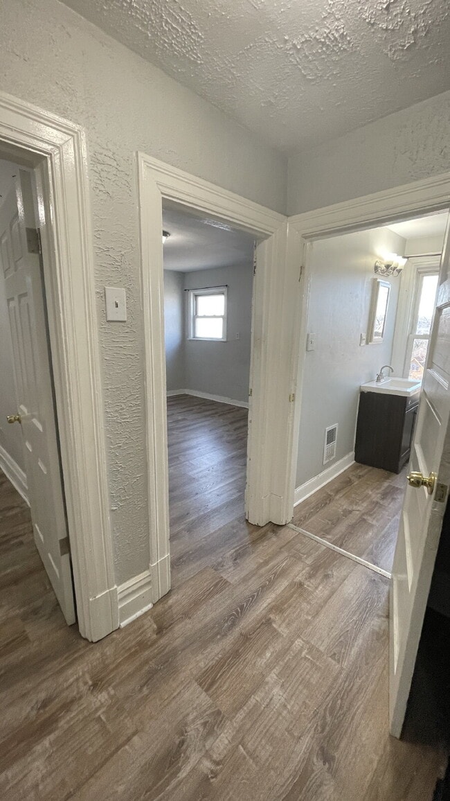 Building Photo - Spacious 4-Bedroom Home with 2 Full Bathrooms – Section 8 Approved and Ready for Move-In!