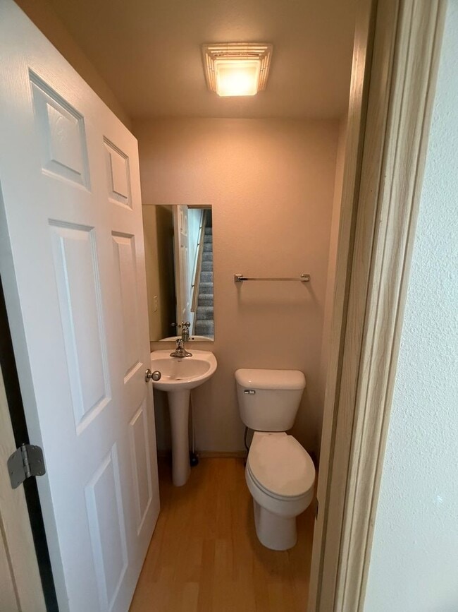 Building Photo - Charming 2-Story Townhome with Vaulted Ceilings