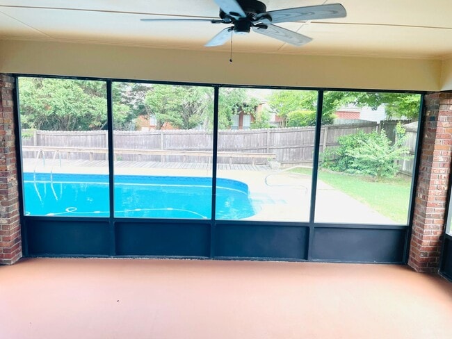 Building Photo - ** 3 Bed 2 Bath Located across from AUM **...