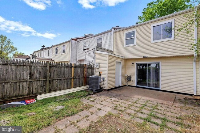 Building Photo - 8145 Community Dr