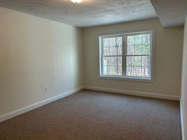 Building Photo - 28 Green Leaves Dr