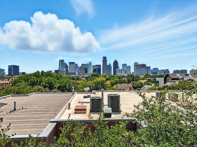 Building Photo - 1500 Pecos St