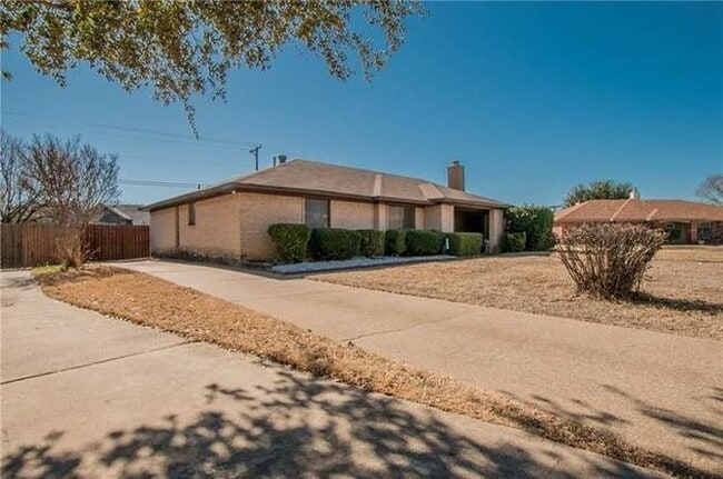 Building Photo - 213 Hickory Springs Dr