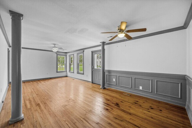 Building Photo - New Hope - fully remodeled gem