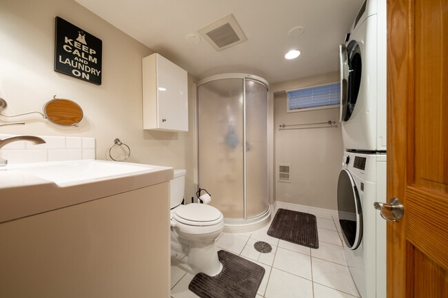 Building Photo - 6057 Clinton Ave