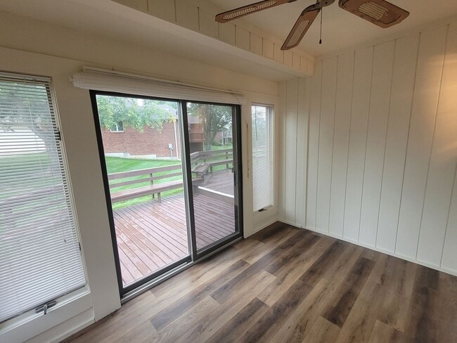 Building Photo - Country Club Villas-2 Bedroom 2 Bath Condo