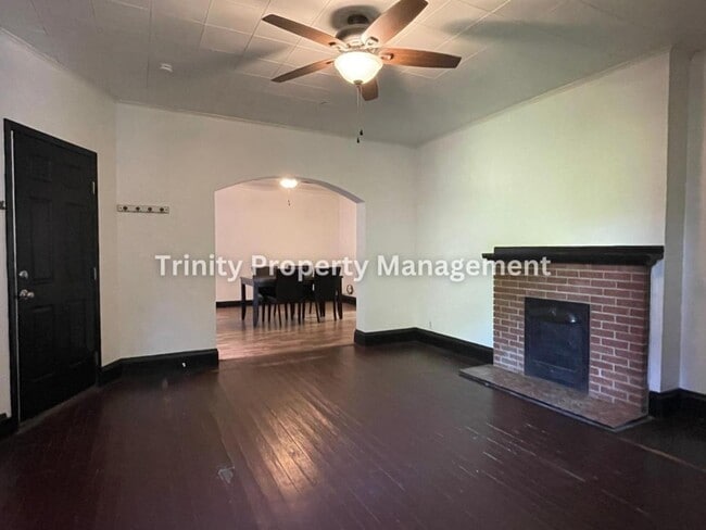 Building Photo - 462 Lee Ave