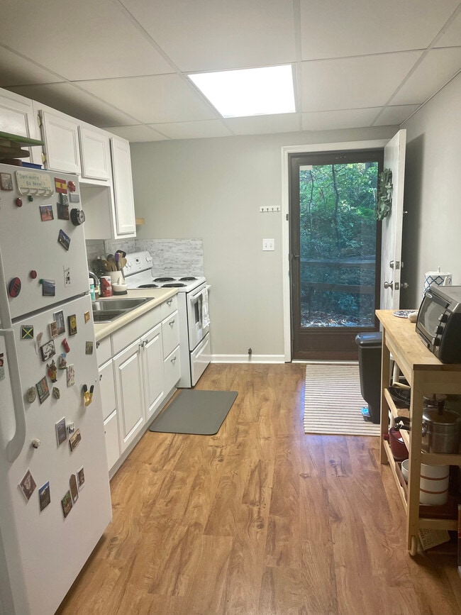 Building Photo - 1080 Huntington Trce SE