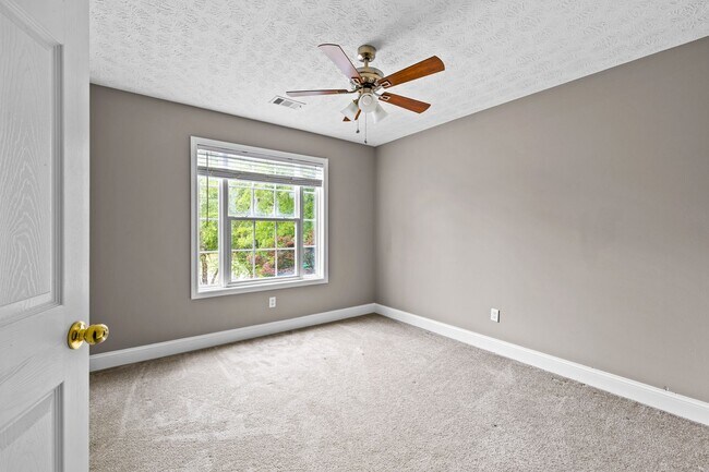 Building Photo - 4BR Home with Screened Porch Walkable to Downtown Senoia