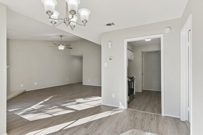 Building Photo - 9707 Richmond Ave.