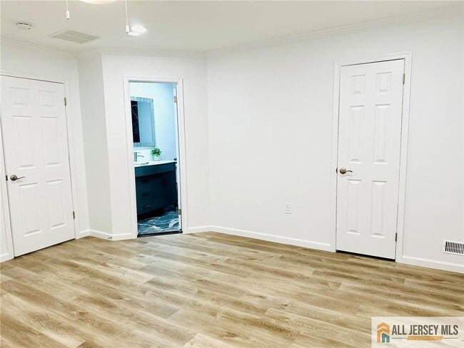 Building Photo - 16 Gerard Pl